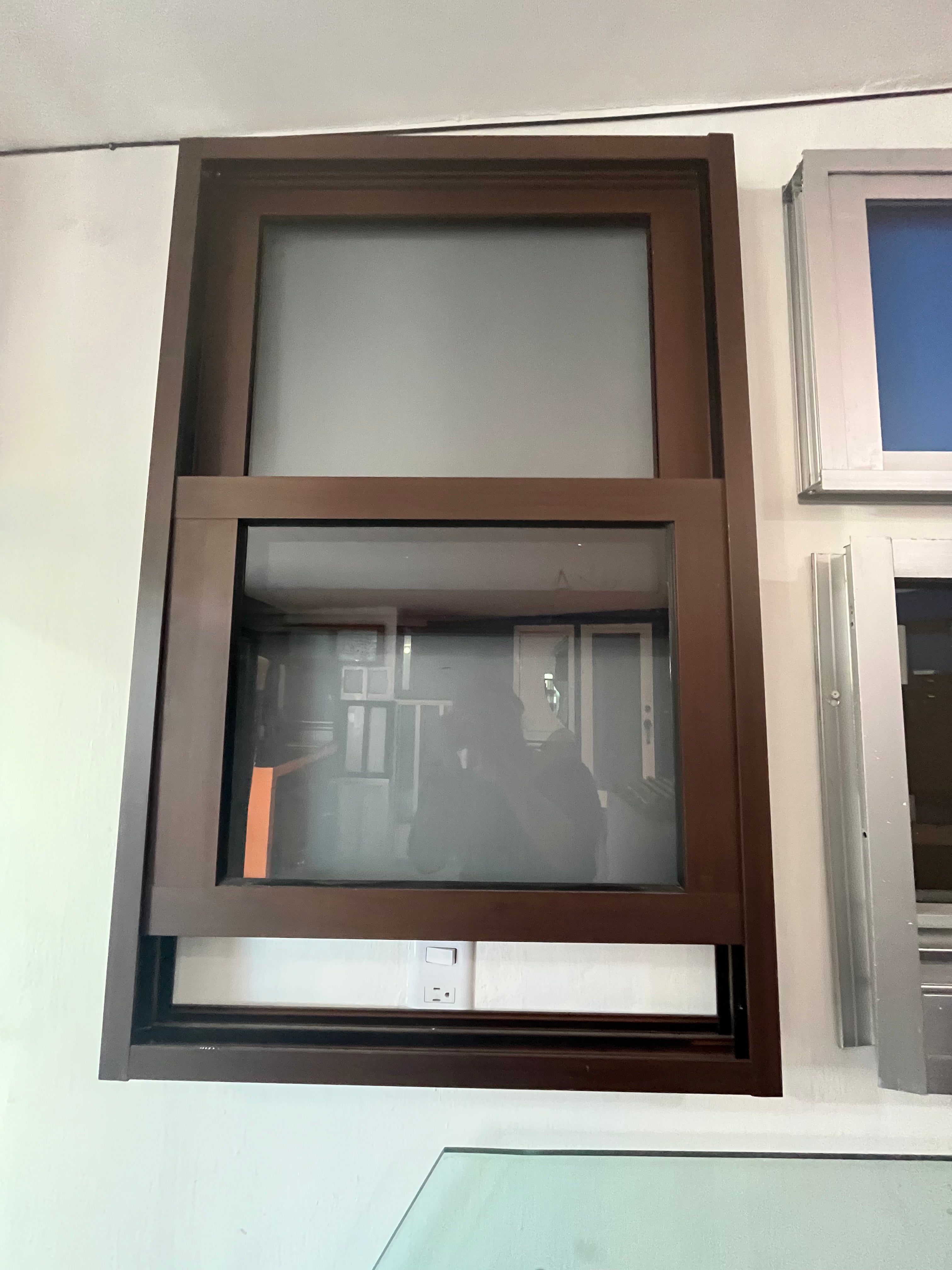 Ventana guillotina de aluminio o madera