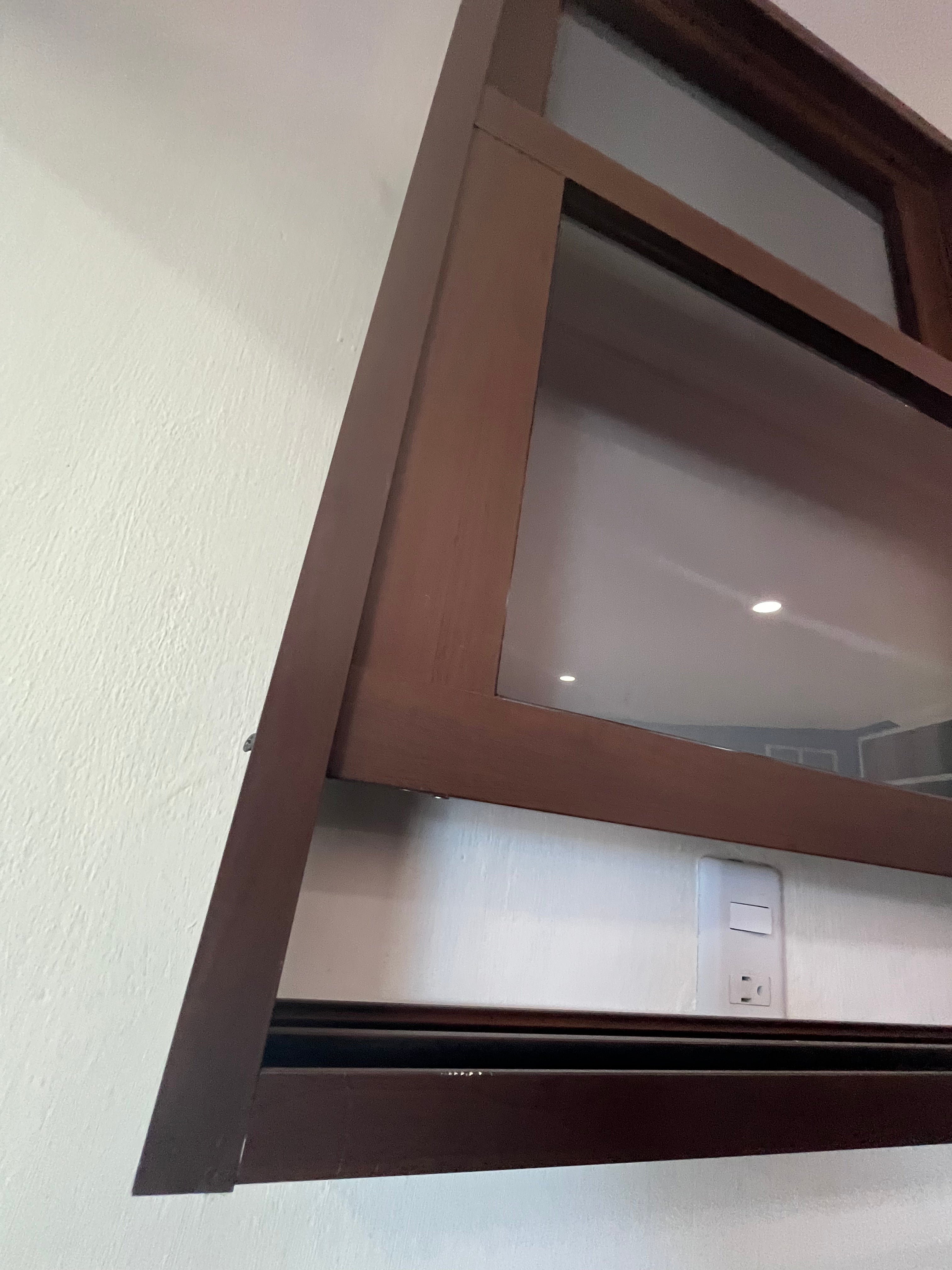 Ventana guillotina de aluminio o madera